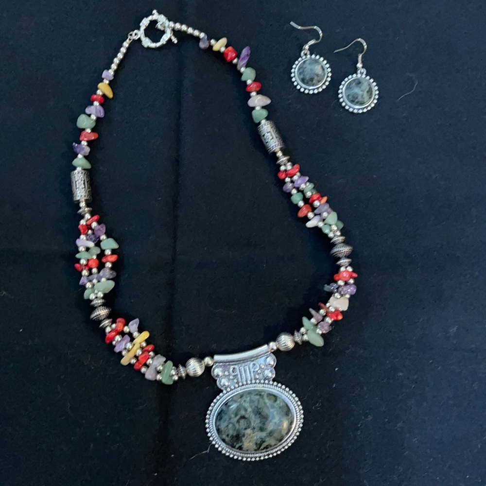 NWOT: Necklace and earrings set